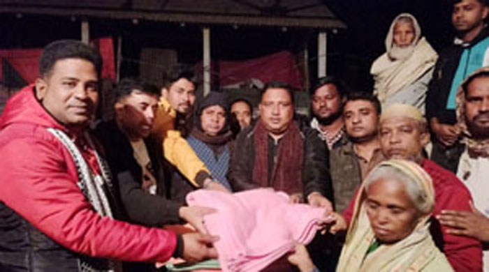  পাংশার বৃত্তিডাঙ্গায় আদিবাসী পরিবারের মাঝে কম্বল বিতরণ 